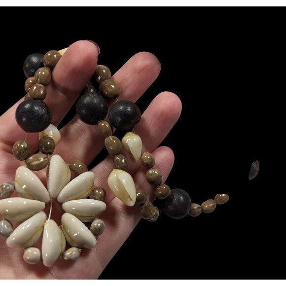Retro Mermaidcore Cowrie Shell And Natural Seed Flower Pendant Necklace - Picture 6 of 8